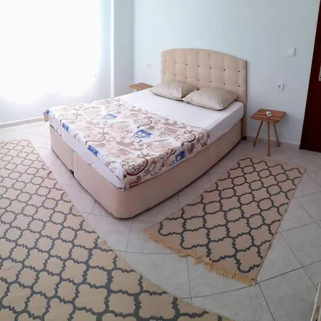 Fethiye Merkezde Ferah Ve Balkonlu 2+1 Daire