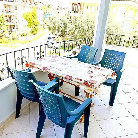 Fethiye Merkezde Ferah Ve Balkonlu 2+1 Daire