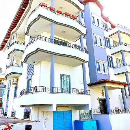 Fethiye Merkezde Ferah Ve Balkonlu 2+1 Daire Apartment