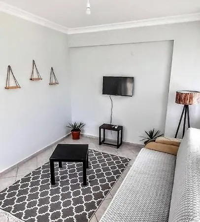Fethiye Merkezde Ferah Ve Balkonlu 2+1 Daire