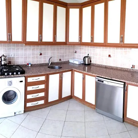 Fethiye Merkezde Ferah Ve Balkonlu 2+1 Daire Apartment