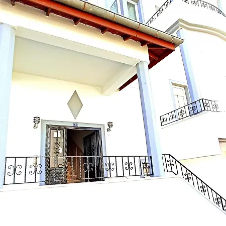 Fethiye Merkezde Ferah Ve Balkonlu 2+1 Daire Apartment *