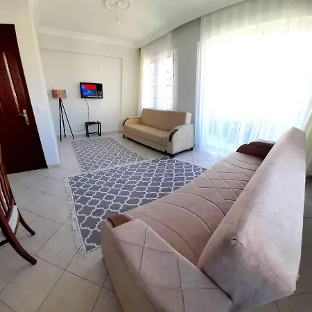 Fethiye Merkezde Ferah Ve Balkonlu 2+1 Daire